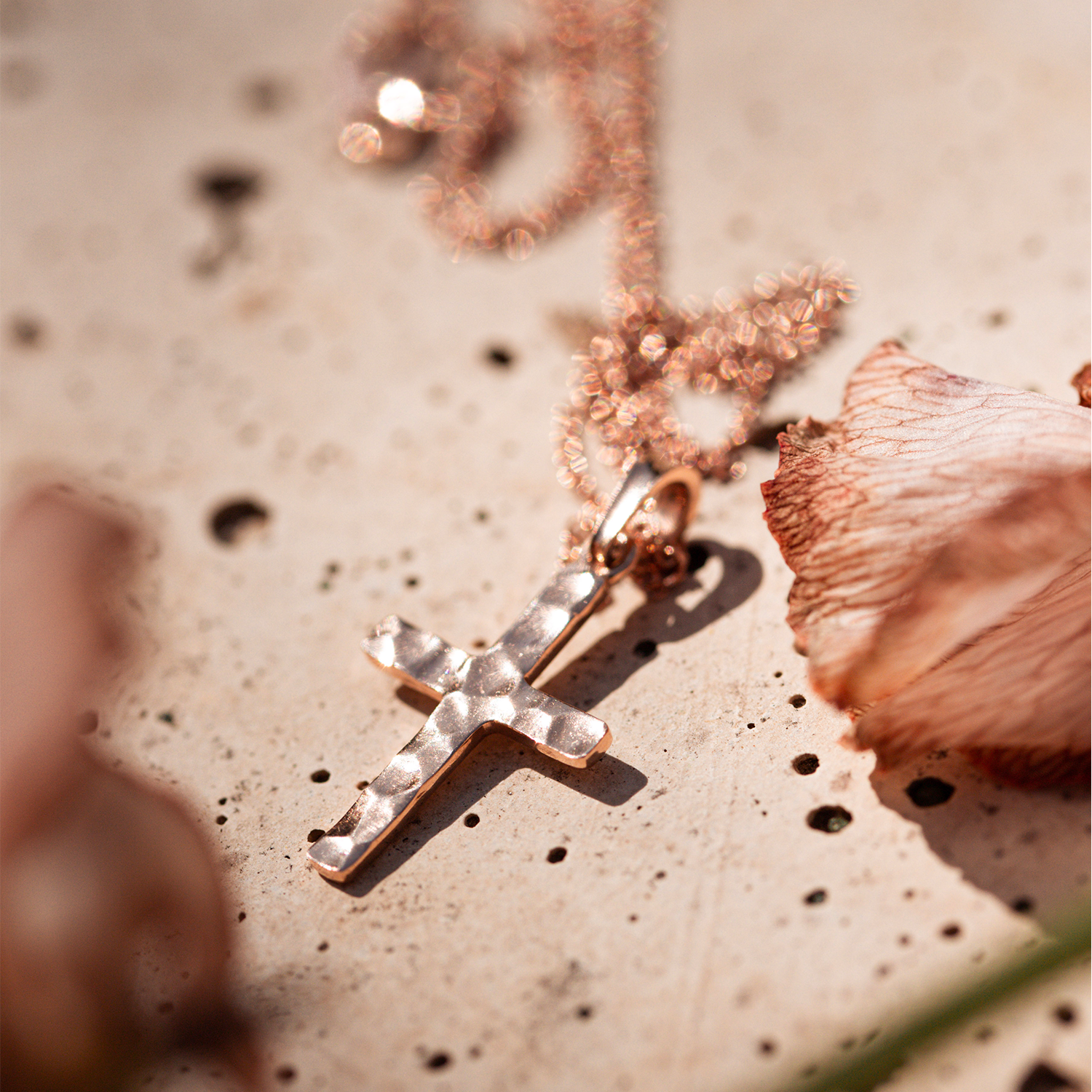 Cross Pendant Necklace in Solid Gold 2